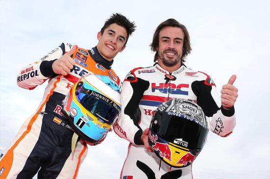 与阿隆索一起测试的还有两届MotoGP冠军马克-马奎兹