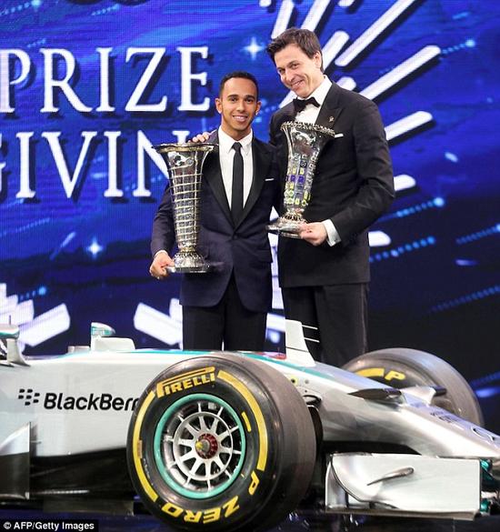 沃尔夫与汉密尔顿出席FIA年度颁奖典礼