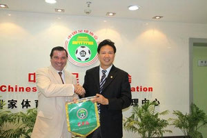 阿根廷驻华公使巴斯库曾访问中国足协