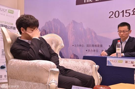 柯洁首局白棋失利