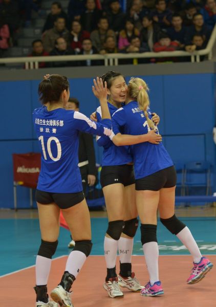 张立明:上海女排关键球顶得住 整体表现不错_