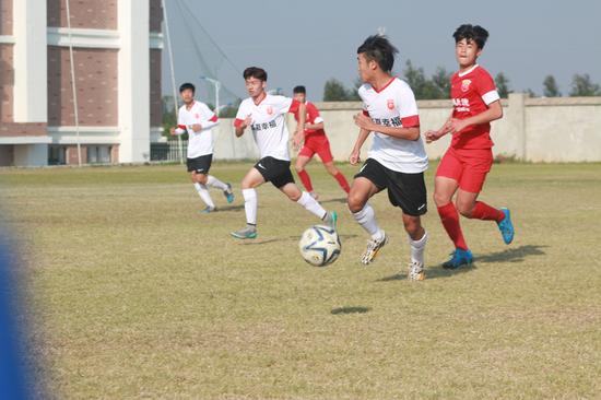 华夏幸福梯队再添新生力量 收购河北足协27名