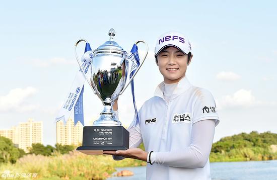 朴城炫斩获2015中国女子公开赛冠军
