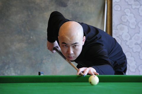 大师赛总决赛大咖降临 练球厅波茨遭袭胸_台球