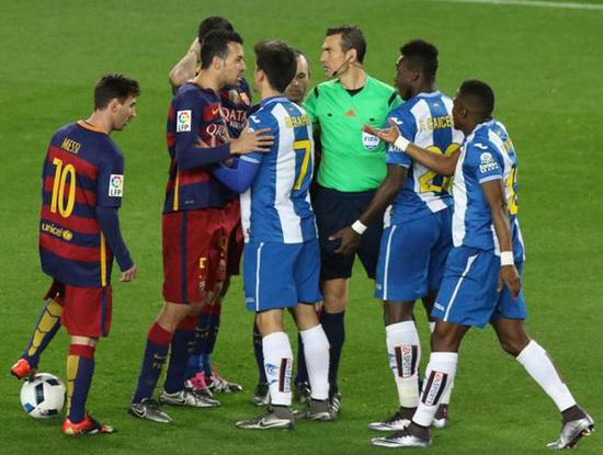 双方本场比赛多次起冲突