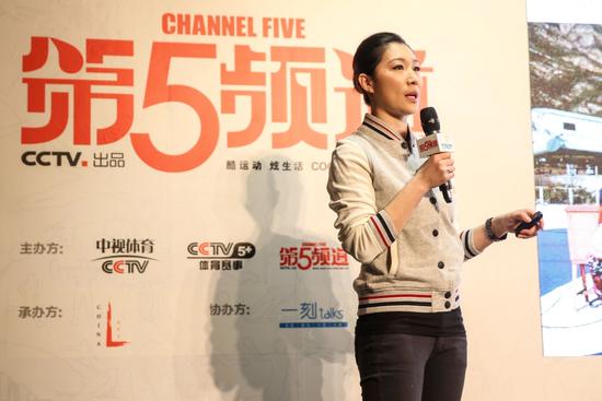 张丹和现场观众分享她的传奇生涯。
