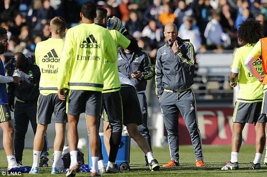 齐达内对阿扎尔情有独钟