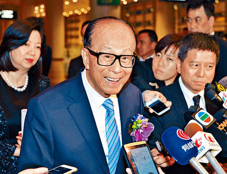李嘉诚:已重新开始打高尔夫