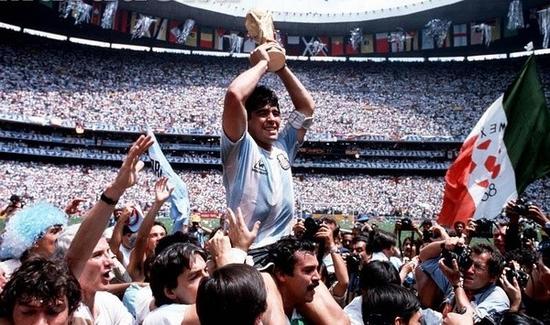 马拉多纳用天神级的表现助阿根廷夺得世界杯冠军
