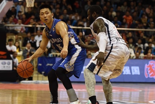 胡雪峰卧推140KG 刘玉栋160KG