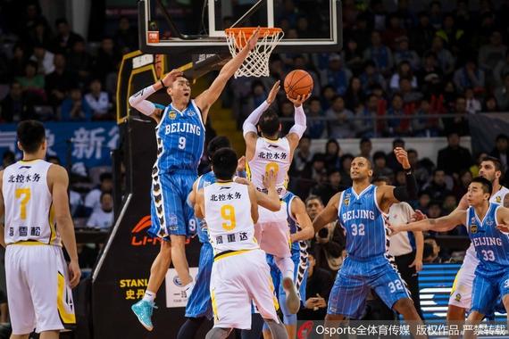 北控队坐镇主场迎来与卫冕冠军北京首钢的挑.