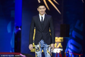 宁泽涛来了！深色西装+花裤子 这混搭风亮瞎(图)