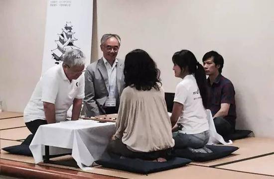 日本的围棋人口_围棋棋盘图片(2)