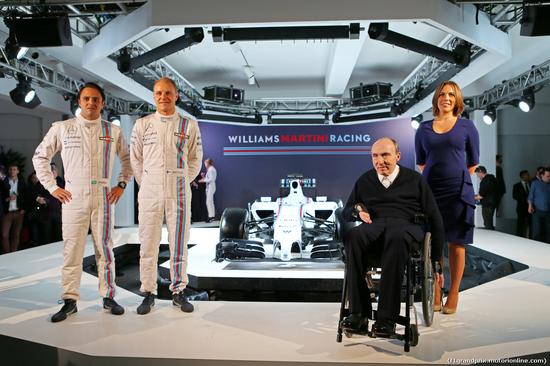 2014年，威廉姆斯车队获得梅赛德斯引擎，赛车涂装改为靓眼的马天尼款。（左起：马萨、博塔斯、弗兰克-威廉姆斯、克莱尔-威廉姆斯）