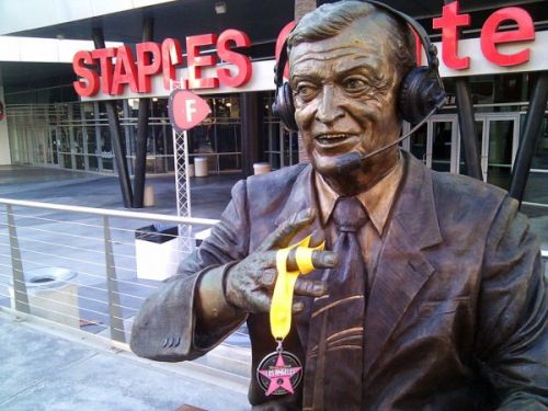 他不是球员 但湖人地位可比肩魔术师鲨鱼科比