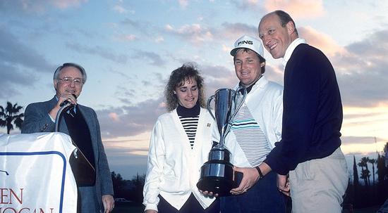 1990年，迈克-斯布林格赢得了首场美巡次级赛冠军