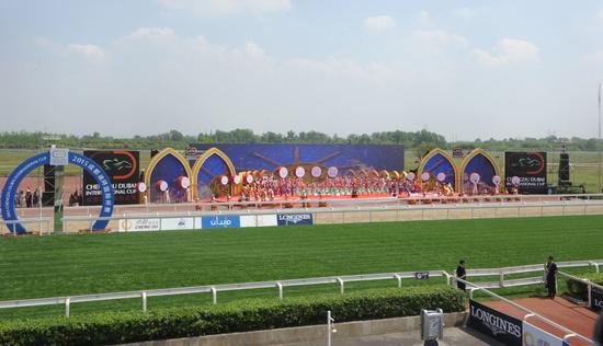 人山人海嗨到爆！不得不去的世界10大顶级赛马场_马术_新浪竞技风暴_新浪网