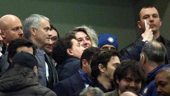 穆里尼奥与球迷自拍