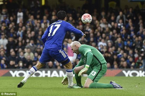 佩德罗击中门柱