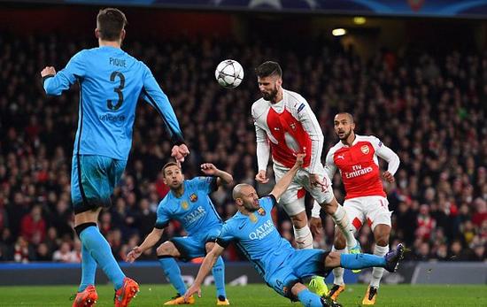 吉鲁头球攻门被救出