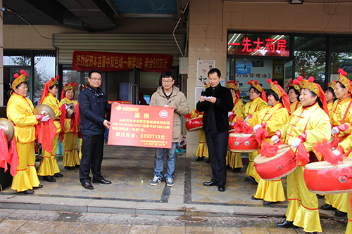 90后168元中双色球519万 欲投百万作儿子成长