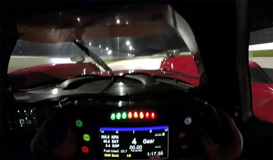 日产GT-R LMP1转向精准性很差，而在直道上它甚至会被GT赛车超过。