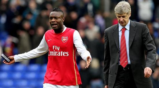 对阵伯明翰赛后的温格和加拉