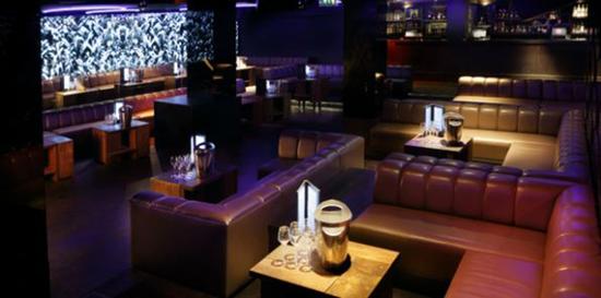 揭秘英超球星淫乐少女的地下夜店:20女共侍1人