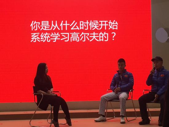 张蕙麟和何泽宇共同参加冠军见面会