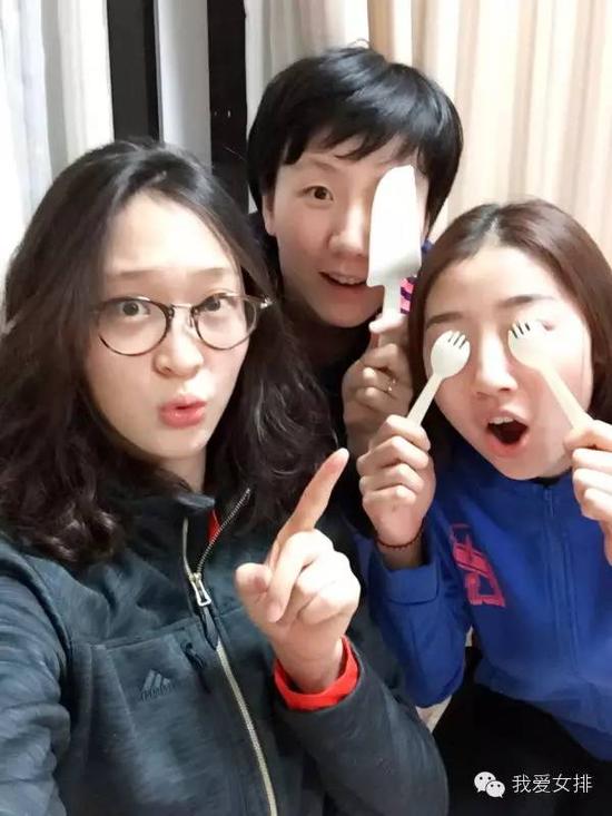 惠若琪南京家中与父母庆生日