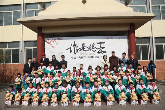 谁是棋王公益行走进打工子弟学校