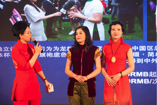 燕尚会掌门人汪燕女士（中），朱珈熳女士（右一）