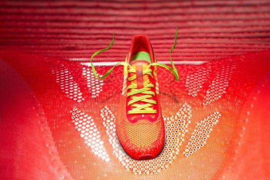 轻到不公平:李宁发布超轻十三代跑鞋_跑步频道