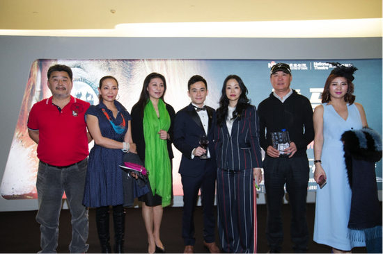 风雅盛典!旗袍佳人亮相战马舞台剧中文版广州首映_马术_新浪竞技风暴_新浪网