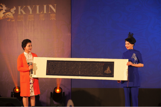 郑娅女士（左），王虹懿女士（右）