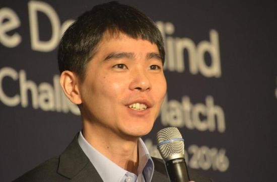 一直微笑的李世石，好像瘦了