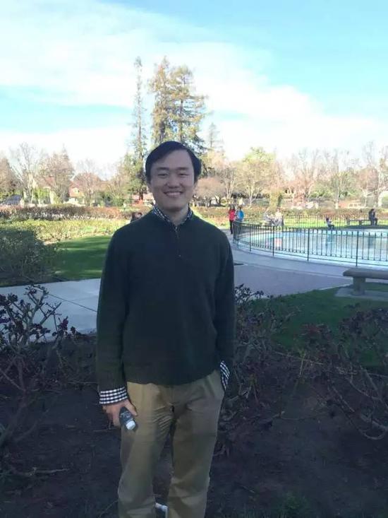 田渊栋

卡耐基梅隆大学机器人系博士、Facebook人工智能组研究员，Facebook人工智能围棋程序Darkforest负责人