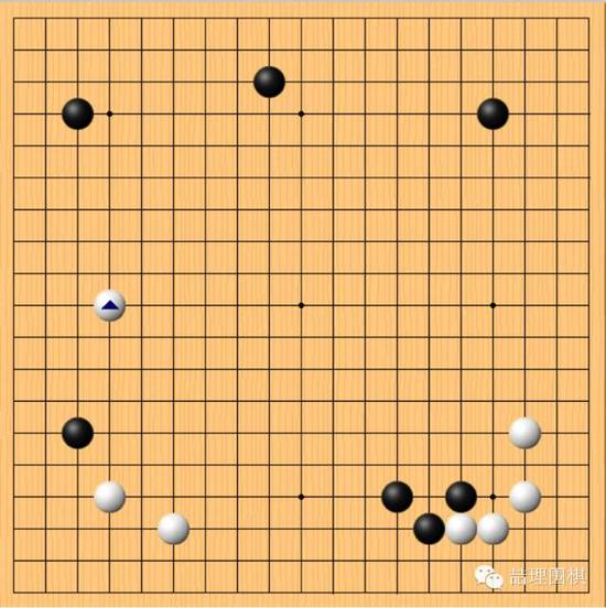 這是右下沒有虎和拆一交換時最常見的下法,也不知有幾百盤。而且這時黑棋虎白棋也多半會拆一。