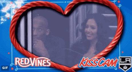 甜!科比夫妇遇上kisscam 恩爱秀的太高调(gif)