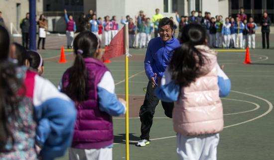 邢傲伟同学表情实在狰狞。