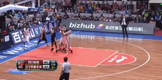 总决赛g4五佳球:郭少躲封盖神勾手 孟达定军心_cba_新浪竞技风暴_新浪