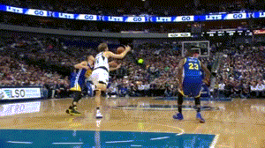 动图-库里机敏抢断快速反击 半场命中压哨三分_nba_新浪竞技风暴_新浪