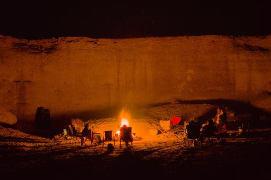 沙漠露营体验异域风情