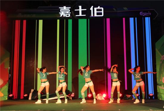 足球宝贝炫目表演