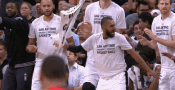 阿德暴扣米神激动不已 甩毛巾戳迪奥_nba