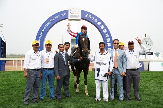 浪琴成都迪拜国际杯赛冠军骑手与冠军练马师（来源：Dubai racing club）