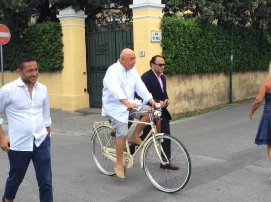加利亚尼自行车驮走了洛佩斯