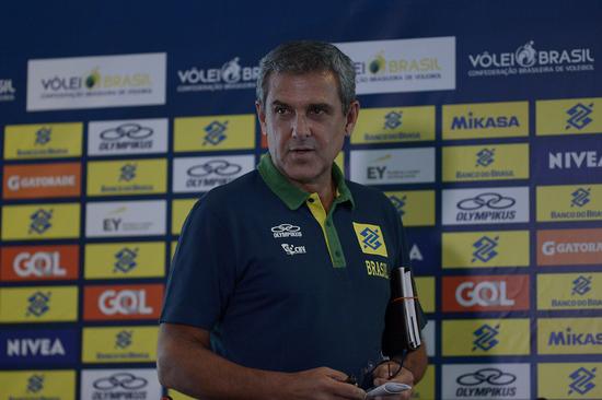 谢拉领衔巴西女排19人 法比奥拉回归杰奎琳在列_排球_新浪竞技风暴_新浪网