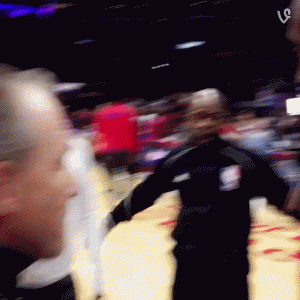 其中,快船当家控卫克里斯-保罗和老将保罗-皮尔斯都在视频里向科比送