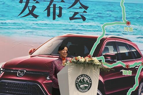 洛阳市人民政府副秘书长朱晶莹致辞